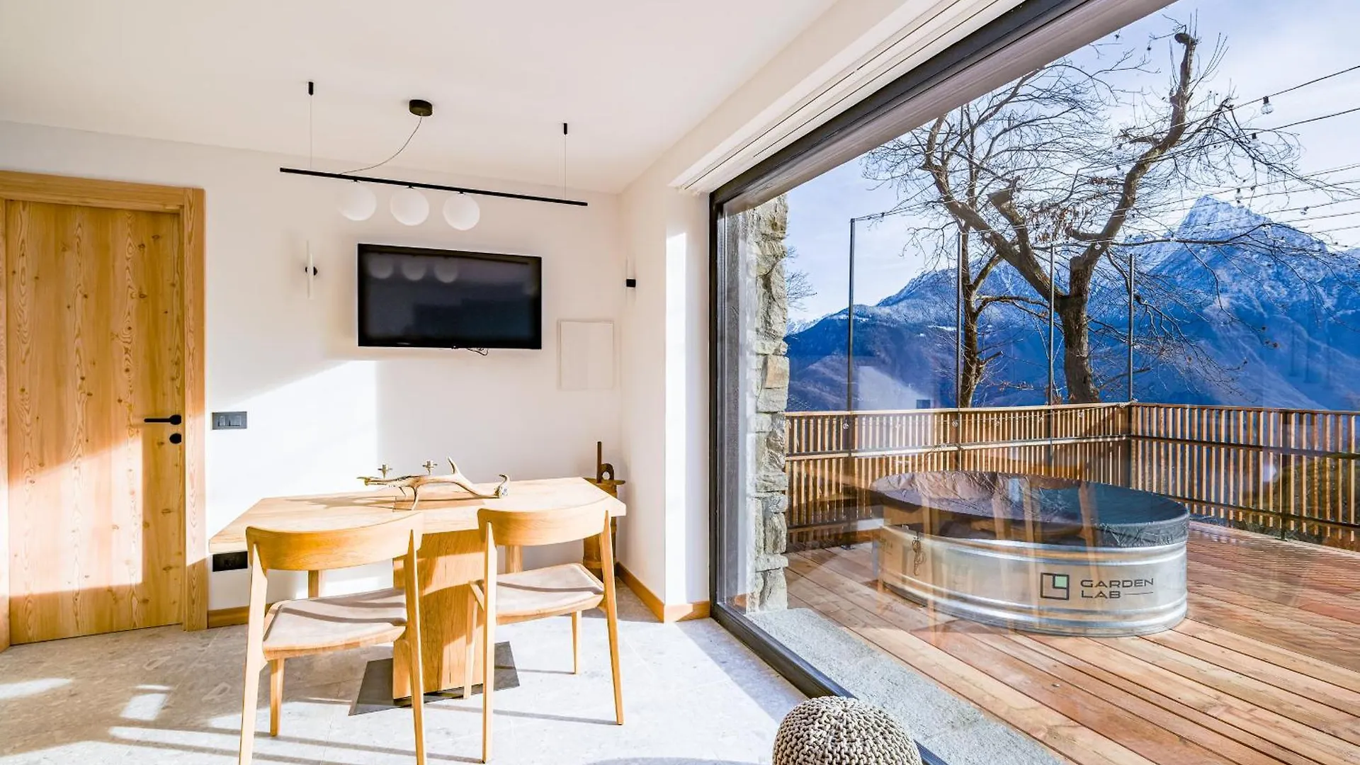 Hunum Villa Voga